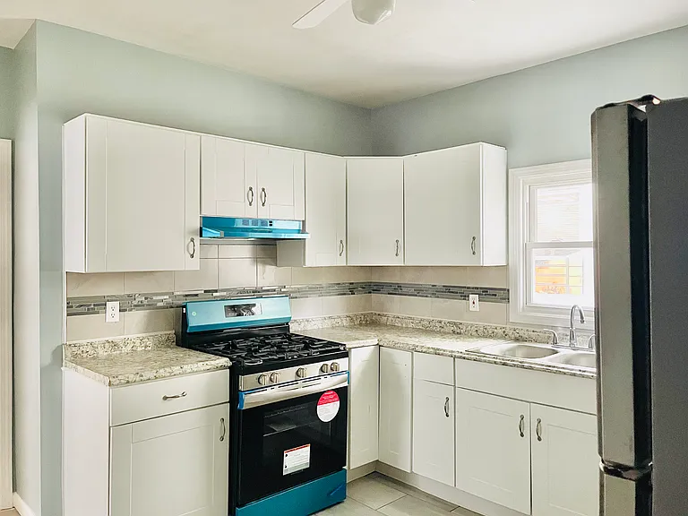 157 N 16th St #2 — Photo 10