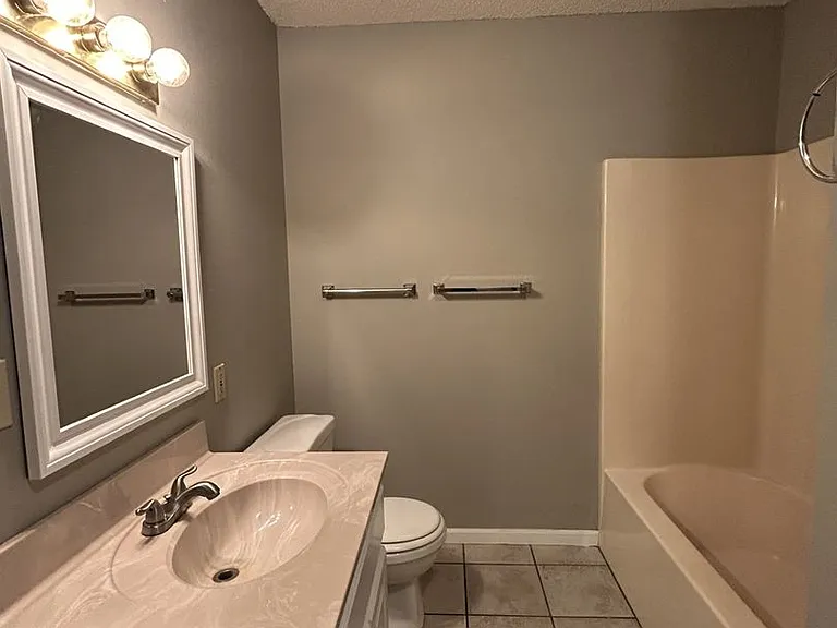 812 E Jackson St — Photo 6