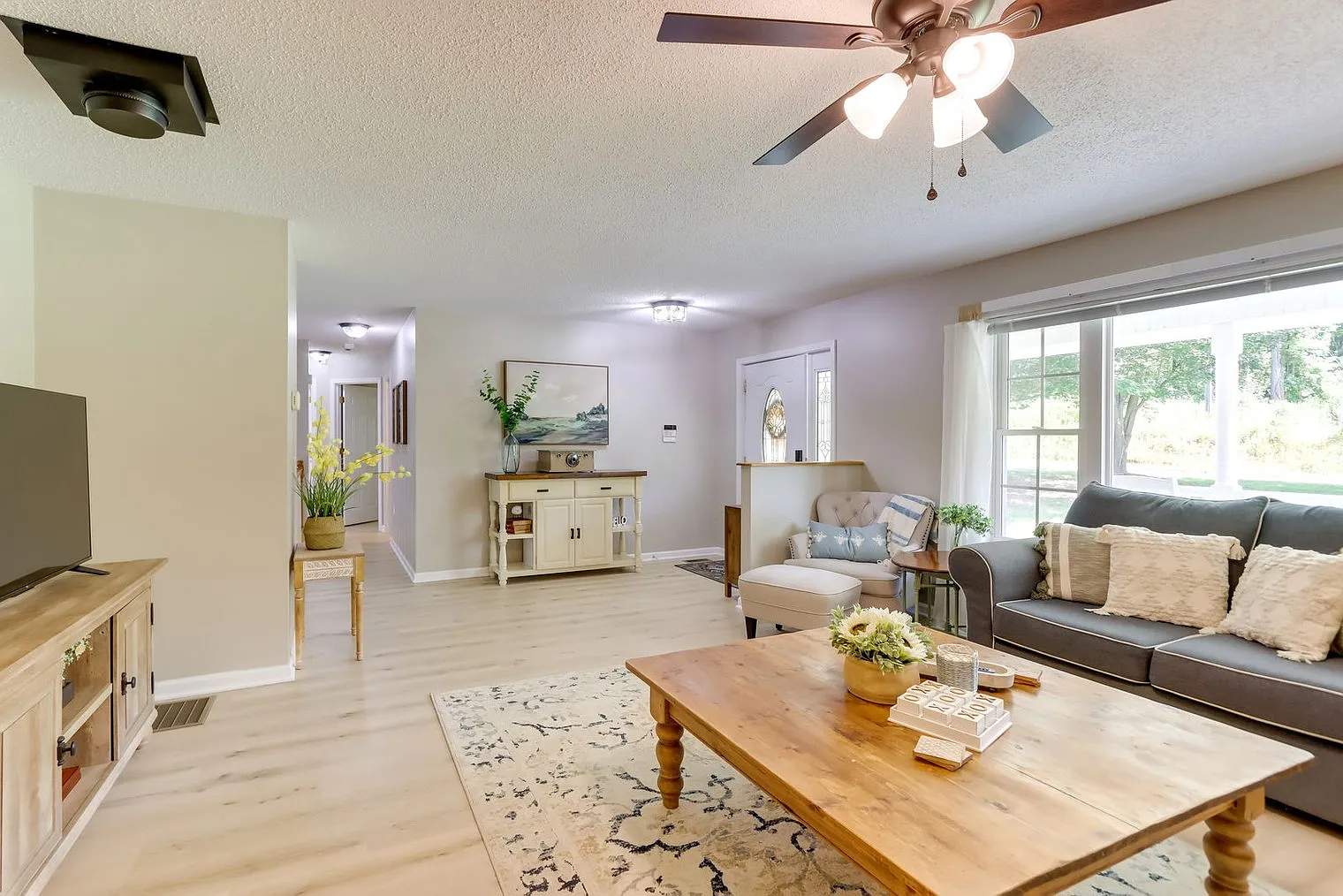 5 bed, 3.0 bath, 3089 sqft, $3,964 — Photo 3