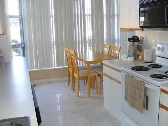 4th image of 19195 NE 36th Ct APT 606