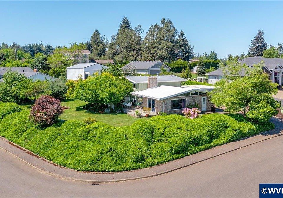 1st image of 2115 37th Ave NW