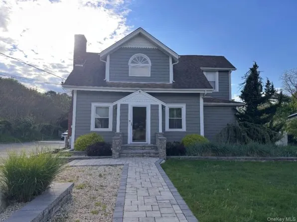 328 S Country Rd, Brookhaven, NY 11719