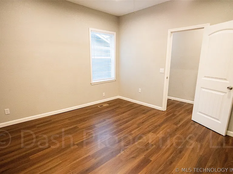 821 S Quaker Ave — Photo 33