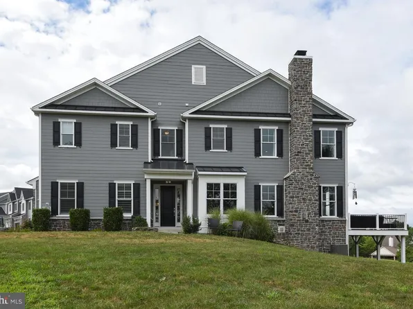 8 Elizabeth Ln, Doylestown, PA 18901