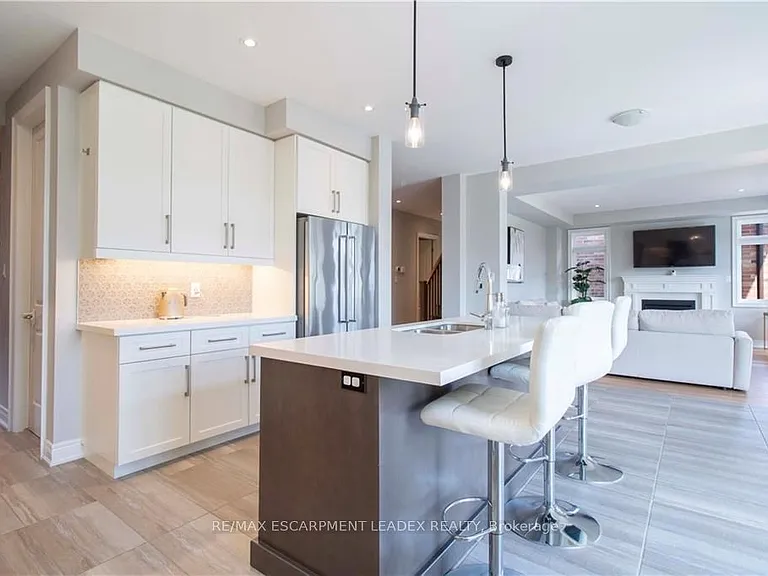 19 Secinaro Ave — Photo 8