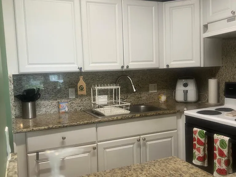 102 Sheffield E #102 — Photo 3
