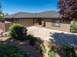 3209 SW Hillcrest Dr, Redmond, OR 97756