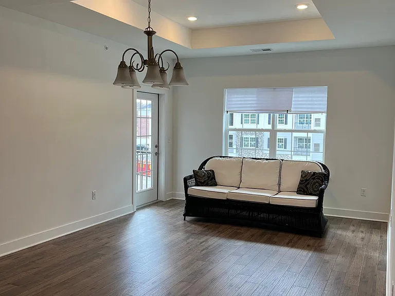 733 Stiller Ln #733 — Photo 4