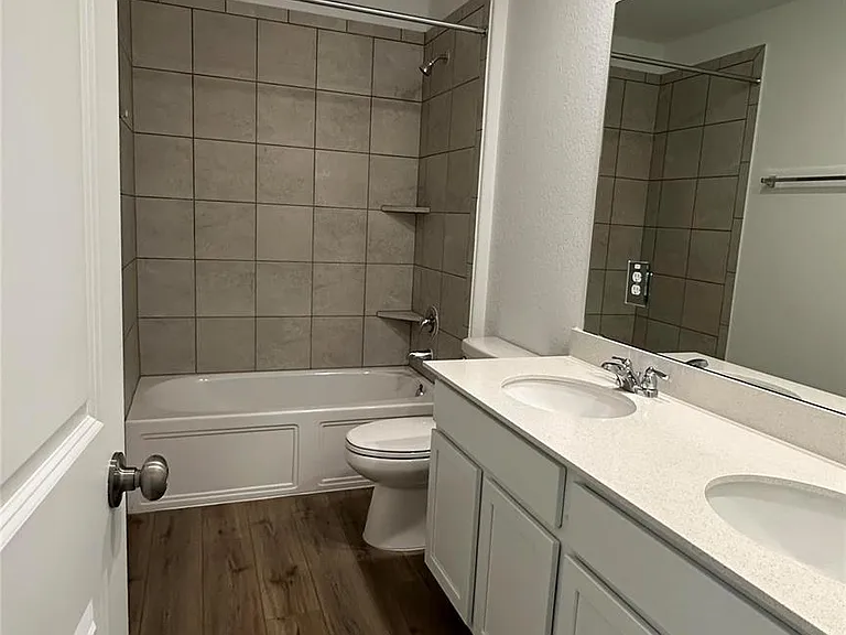 1704 Frontenac St — Photo 11