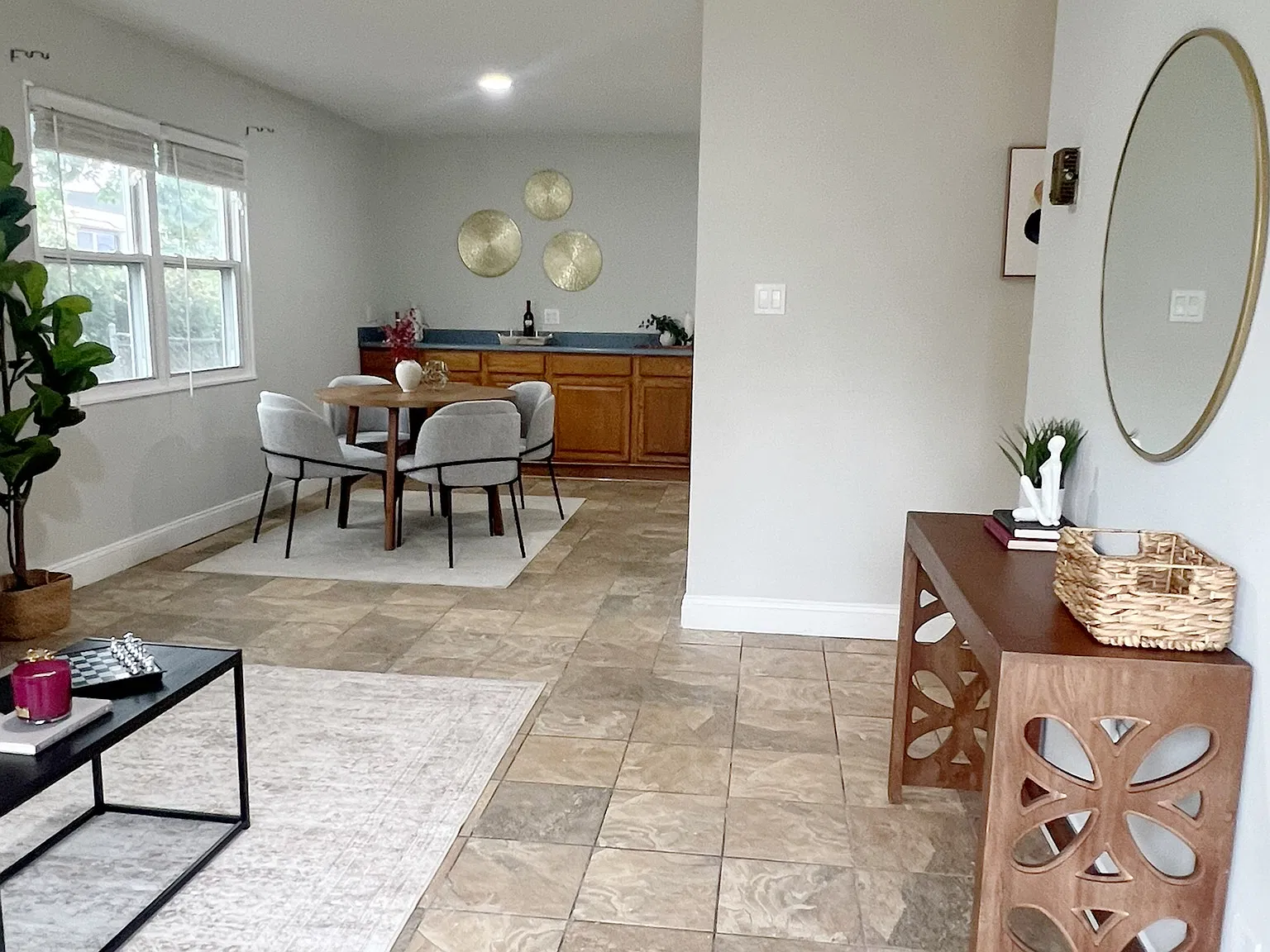 3 bed, 910 sqft, $2,400 — Photo 4