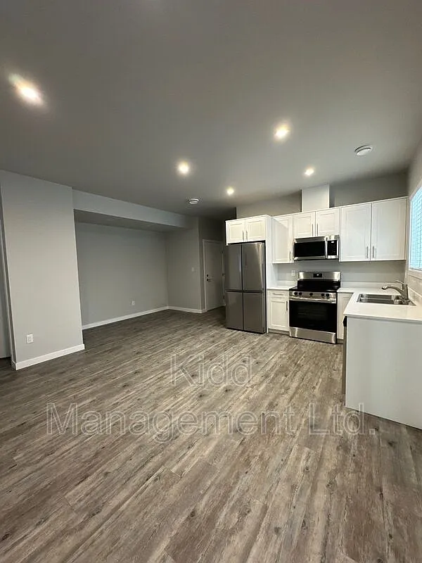 2 bed, 1.0 bath, 764 sqft, $1,690 — Photo 4