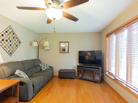 4th image of 130 Birch Ct