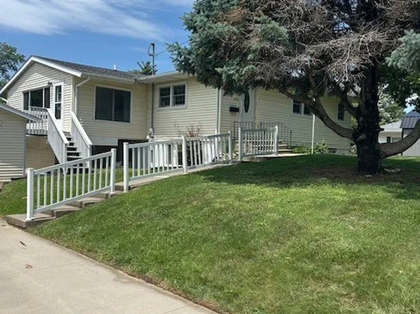 607 S 12th St, Marshalltown, IA 50158