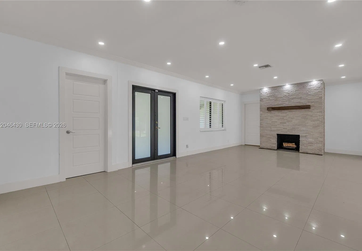 4 bed, 1903 sqft, $7,900 — Photo 1