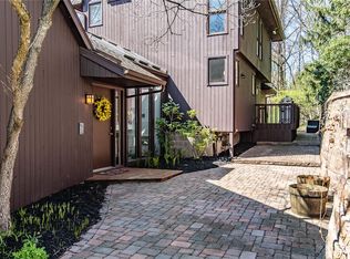 20 Lodge Pole Rd, Pittsford, NY 14534