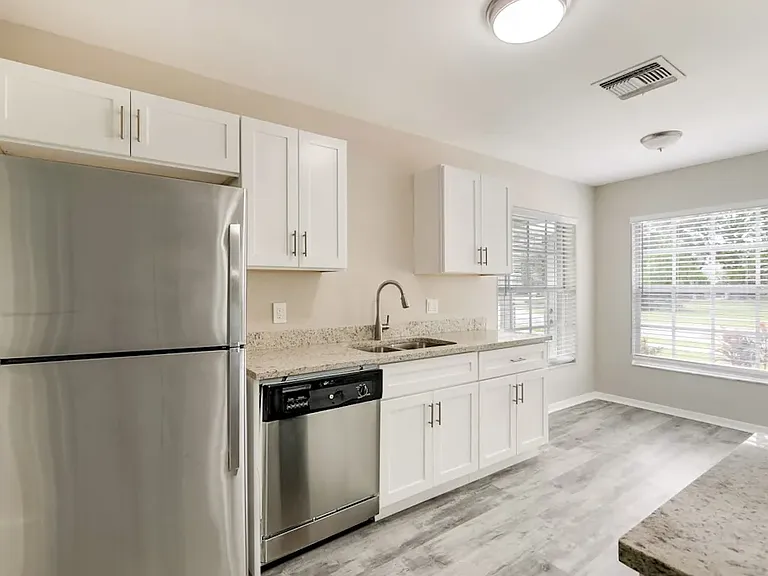 1033 Malletwood Dr — Photo 2