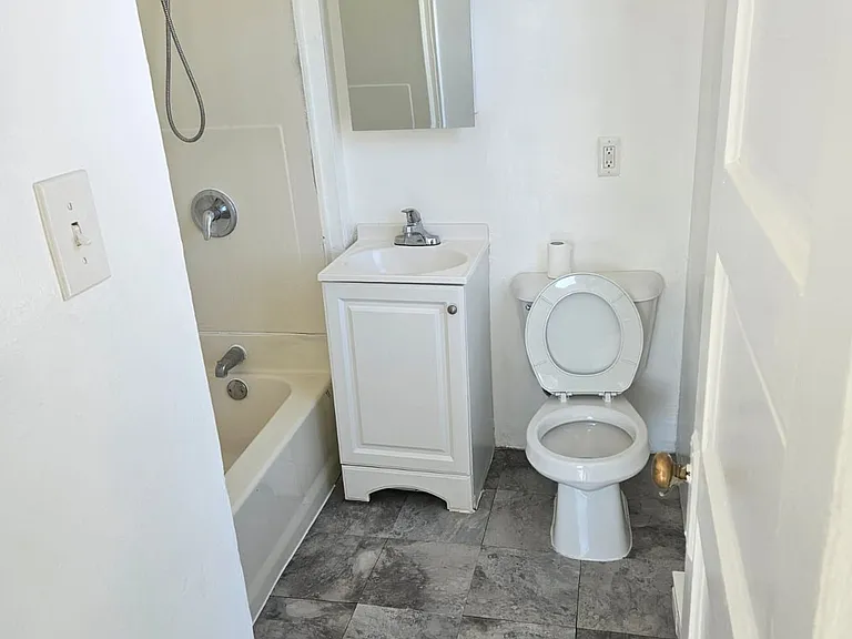 730 W Walnut St #3C — Photo 4