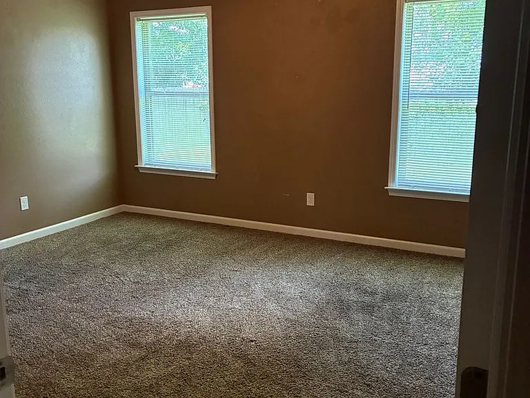 2712 Ridgewood Rd — Photo 5