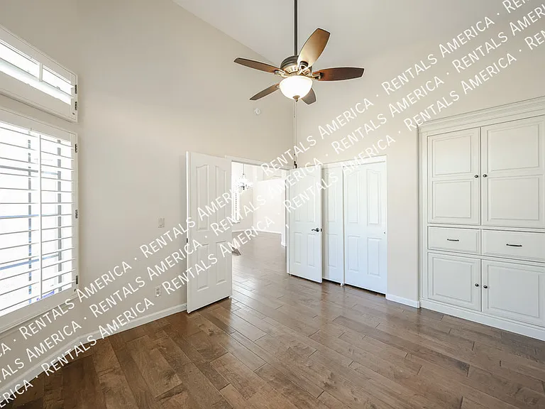1635 W Wisteria Dr — Photo 7