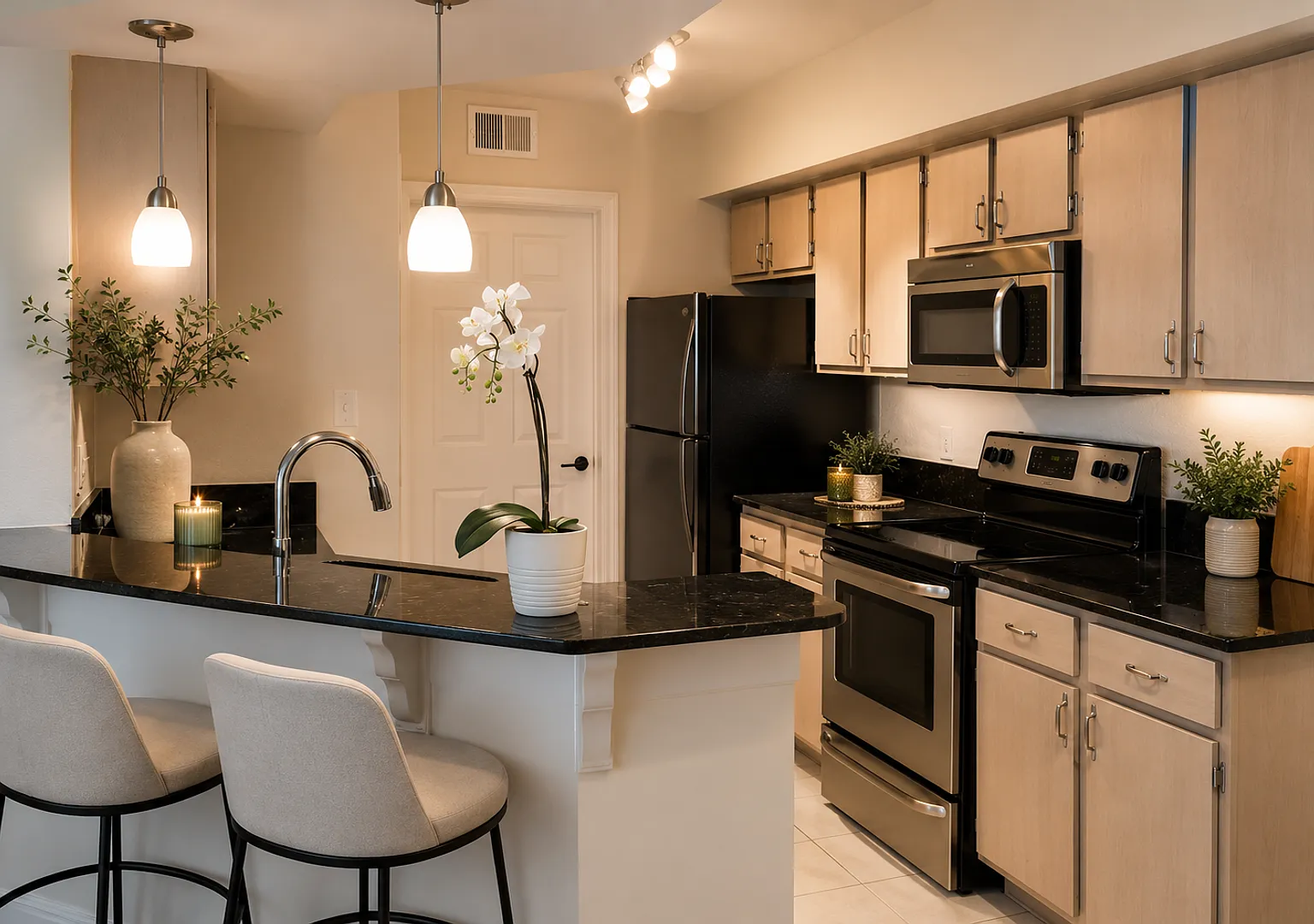 Stunning First Floor 2/2 in Crest at Waterford Lakes for rent. — Photo 4