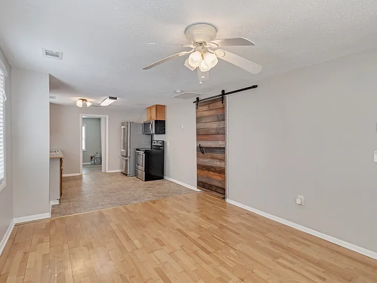2025 Eppinger St — Photo 4