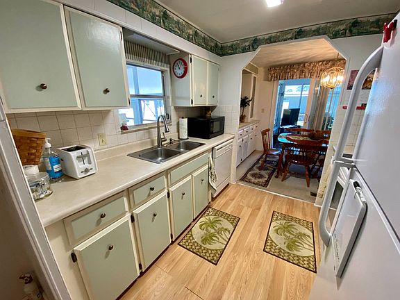 5th image of 17 Galina Ct