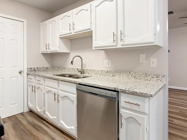 5915 Cliff Trail Dr — Photo 12