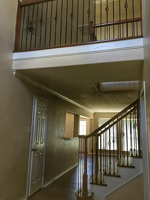 4 bed, 2.5 bath, 2343 sqft, $2,100 — Photo 3