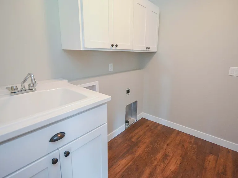 3548 Bridgeview Dr SE — Photo 16