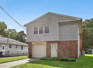 1076 Reilly St, Bay Shore, NY 11706