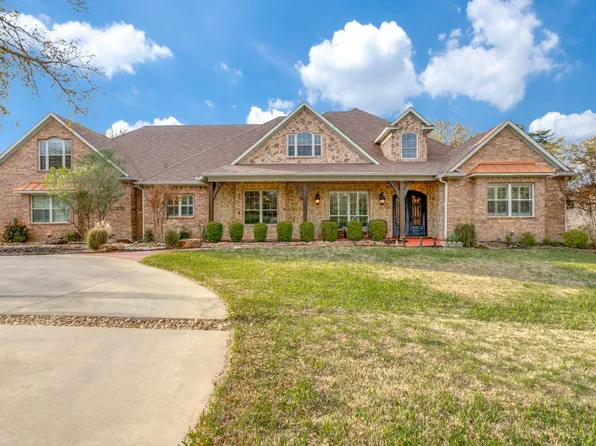 2761 S Lakeview Dr, Cedar Hill, TX 75104