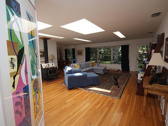 4th image of 416 N Jefferson Ave