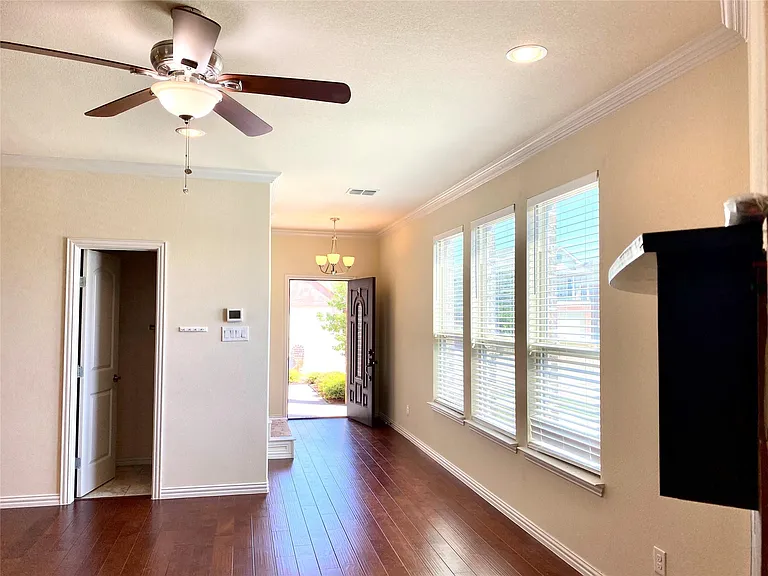 621 Fleming St — Photo 2