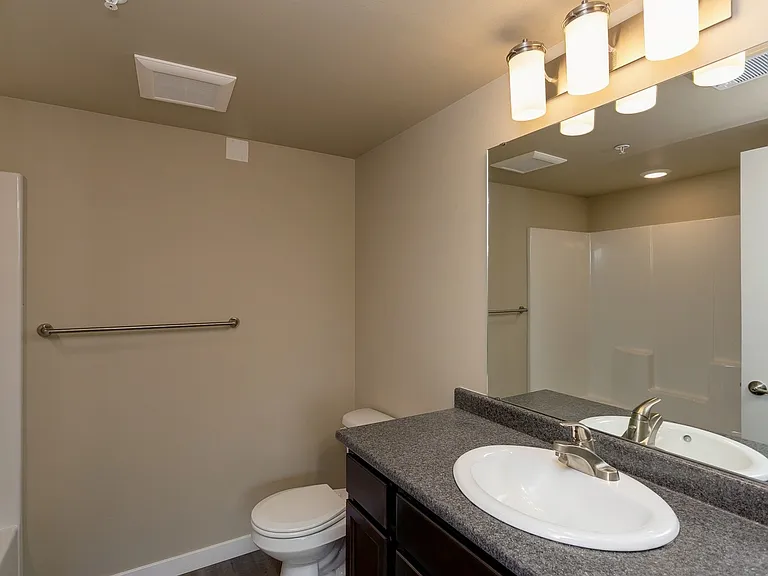 One Month Free, Broadway Station Apartments — Photo 11