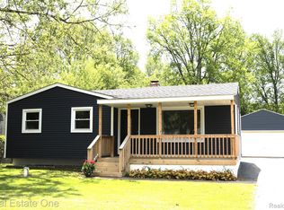 1128 E Schumacher St, Burton, MI 48529