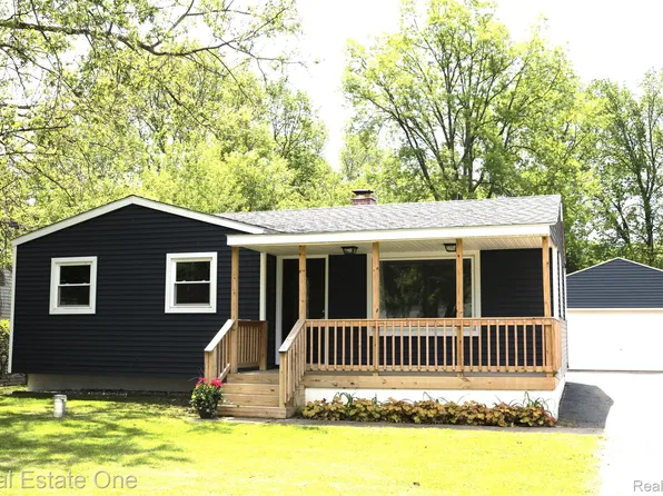 1128 E Schumacher St, Burton, MI 48529