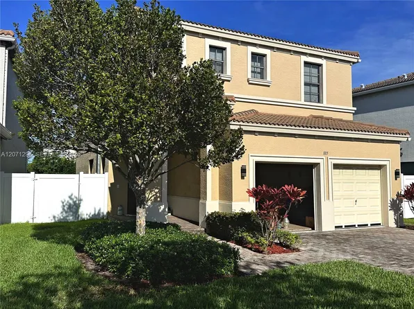 885 NE 191st St, Miami, FL 33179