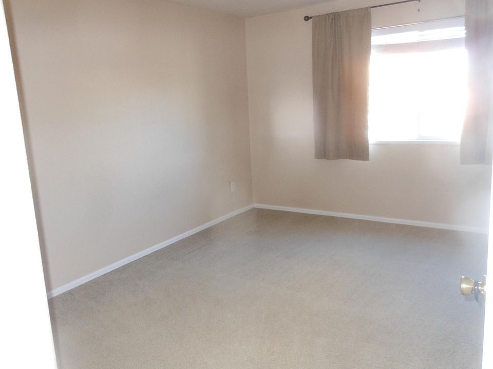 2nd image of 586 W Indian Creek Dr APT 3