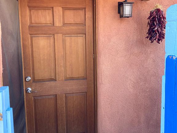 A screened front door makes possible cross-ventilation.