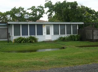 1002 E Bay St, Rockport, TX 78382
