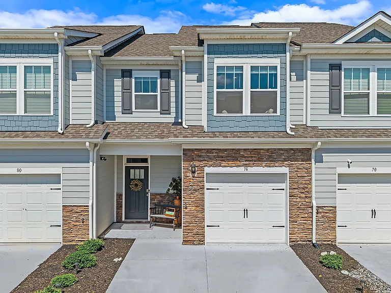 74 Creekview Rd — Photo 1