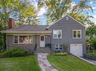 71 Top O The Ridge Dr, Scarsdale, NY 10583