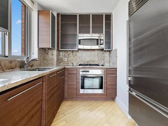 3rd image of 235 E 55th St APT 37A