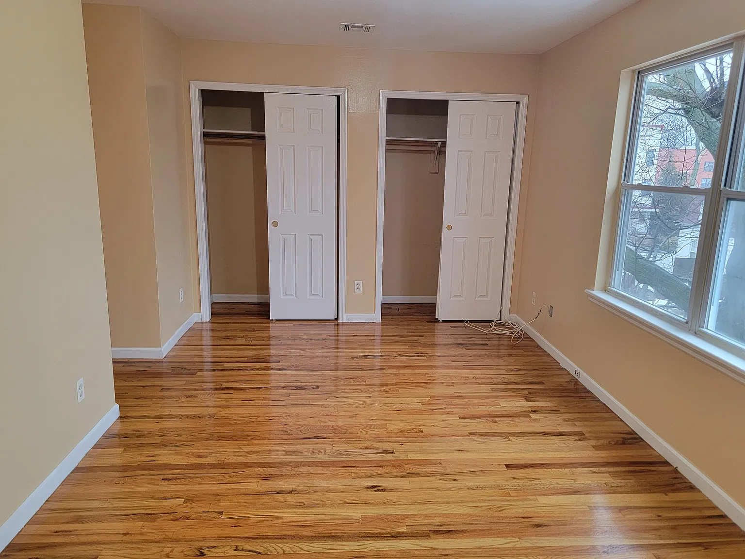 3 bed, 2598 sqft, $2,500 — Photo 2