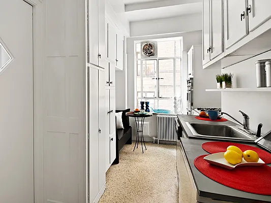 Sold by Sotheby's International Realty | media 10