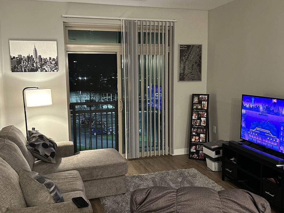 1st image of 500 W High St