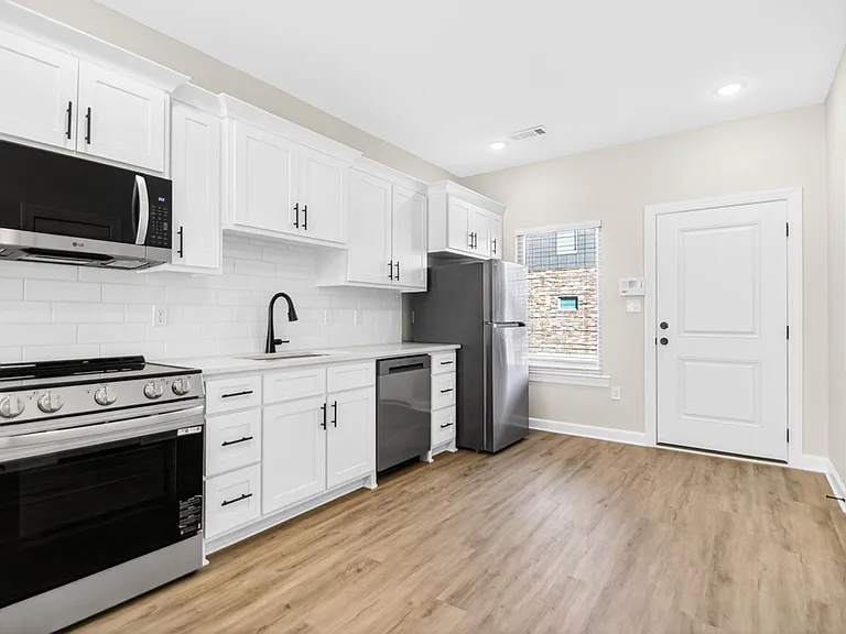 Leasing Now - New Townhomes, North Little Rock Argenta Arts Area — Photo 17
