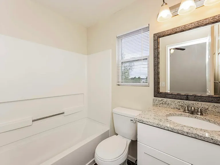 602 NE Housley Ave #4 — Photo 7