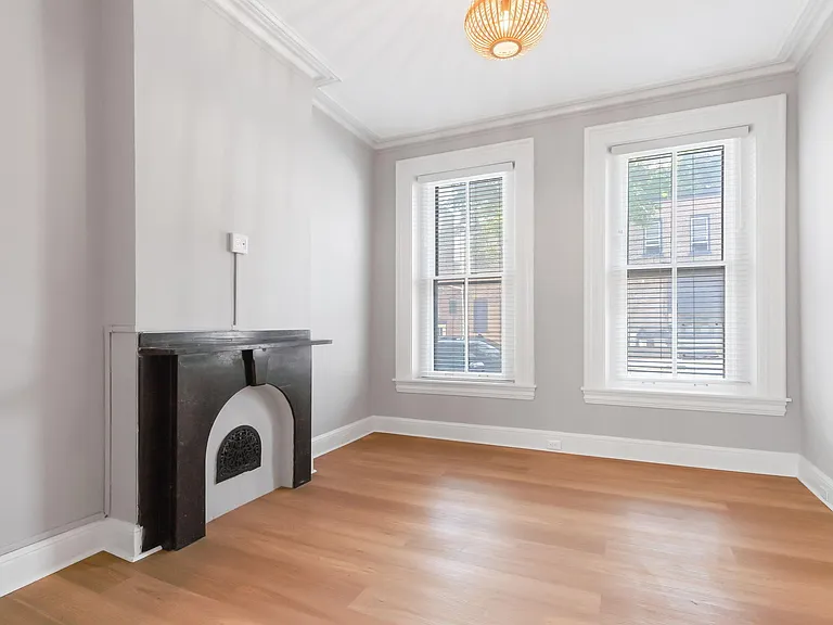 349 N Mulberry St — Photo 7