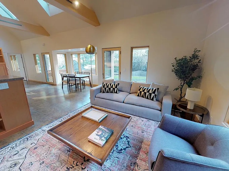6540 Valley View Rd — Photo 2